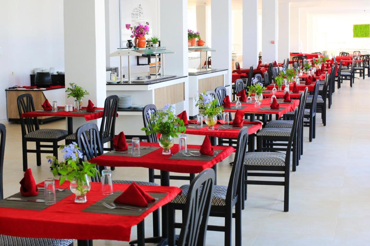 Hotel Neptunia Skanes 3*